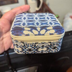 Travel jewelry box